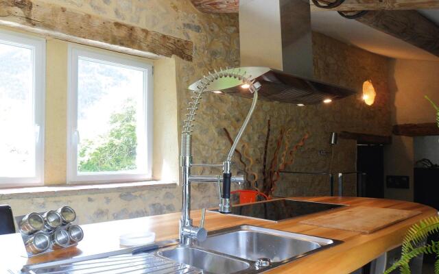 Charming Stone Cottage, Savoillans