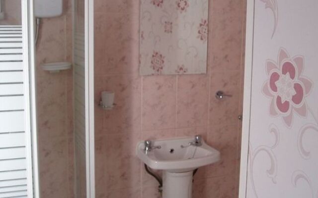 The Pilatus - Guest house