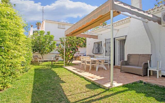 Superb beachfront villa with guest house 50m opposite