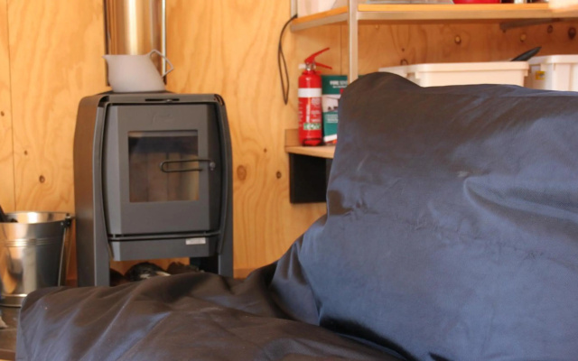 BAY OF FIRES ECO HUT off grid experience at Binalong Bay – Guest Rooms – Binalong Bay