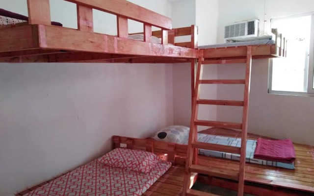 A and B Guest House - Hostel