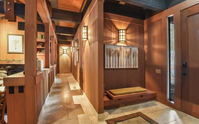 Joy on the River Stunning Waterfront Home for 10