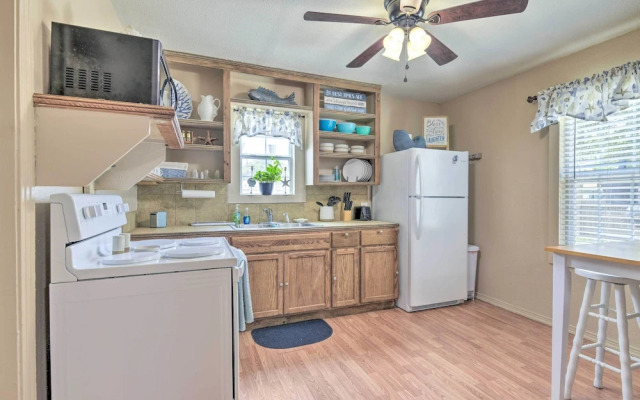 Fire Pit & Grill: Fishing Cottage in Aransas Pass!