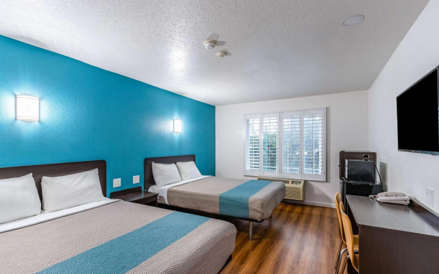 Motel 6 Fountain Valley, CA - Huntington Beach Area