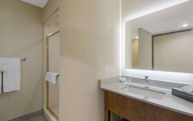 Quality Inn & Suites Roanoke - Fort Worth North