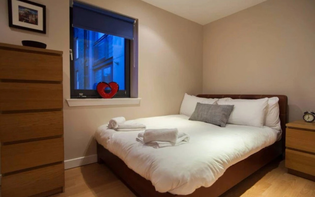 Bright & Stylish West End Apartment, Sleeps 2-4