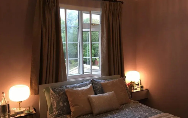 Leafy Suburban Bed & Breakfast
