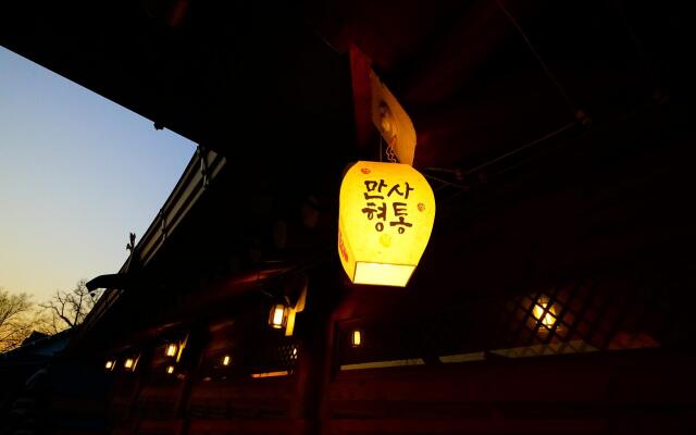 Jeonju Hanok Maeul Sukbak Sarang Gadeuk