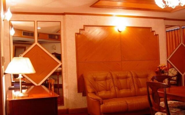 Hotel Petchkasem Grand