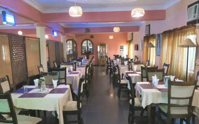 Dolly Hills Hotel