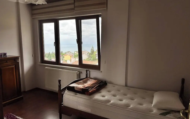 Peaceful Villa With Perfect View in the City Center