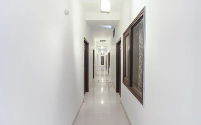 Eight Cubes by OYO Rooms