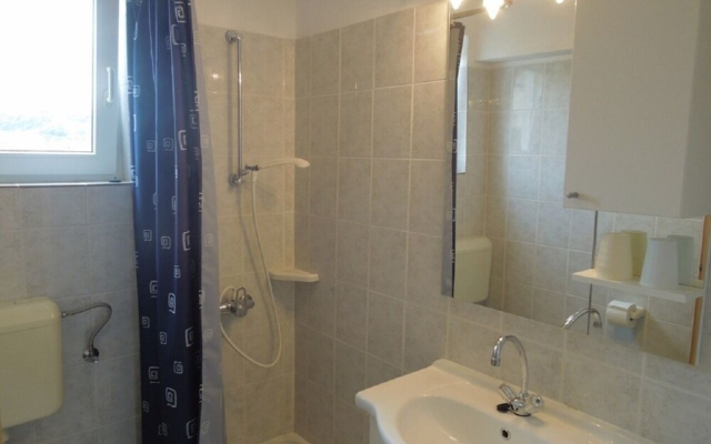 Josi - Free Parking - A3