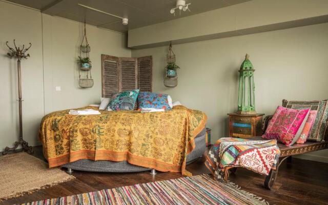 FlipFlop Beach Bar & Rooms