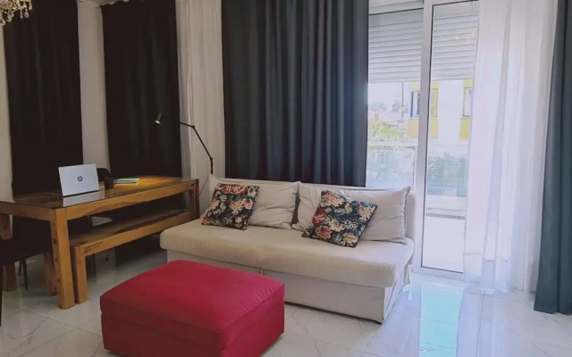 98 LIM - Stay W Apartment