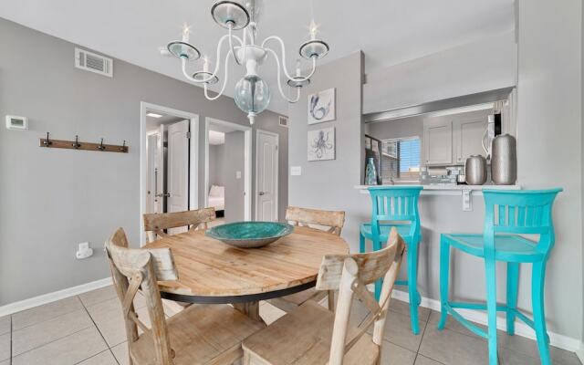 Relaxing 2bd/2ba w/ Partial View & Pool