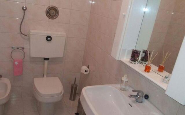 Quarto com 4 camas (Beliches+ 1 Sofá-cama)