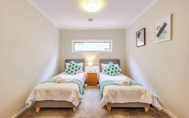 StayAU Spacious Stay Point Cook