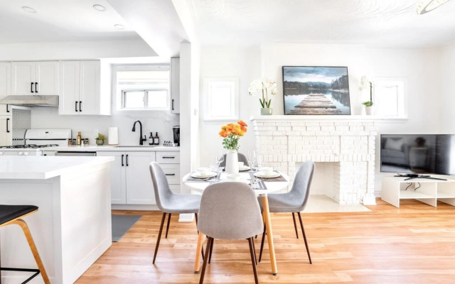 3BR Townhouse - St Clair West Village w Parking