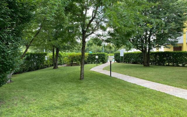 Apartment with Private Garden in Residence with Pool