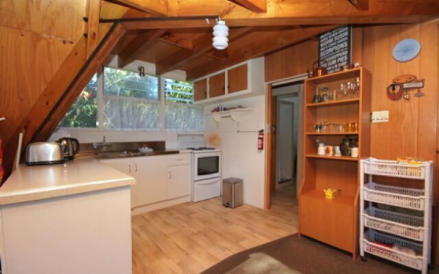 9 Chalet Cres