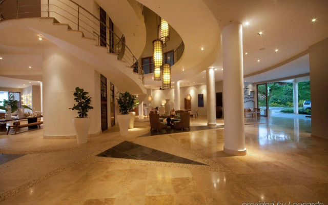 The Bannister Hotel & Yacht Club