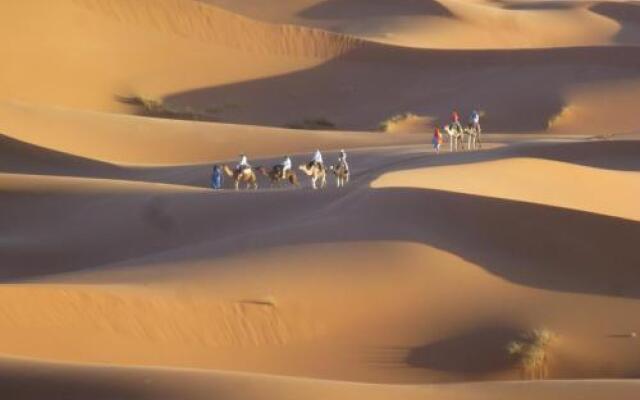 Auberge Hôtel Porte De Sahara Ouzina