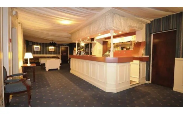 Ferrybridge Hotel