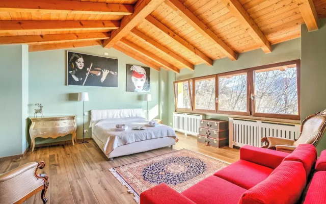 Faby House On Hilly Area And Lake View
