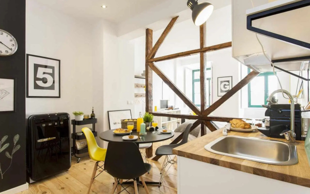 Modern New Studio in City Center- Yellow