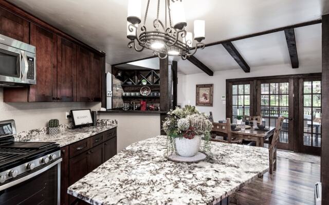 Rustic Pines Retreat