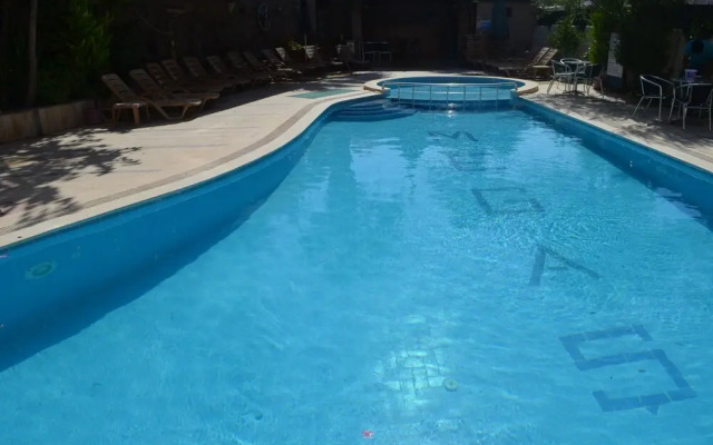 Megas Hotel