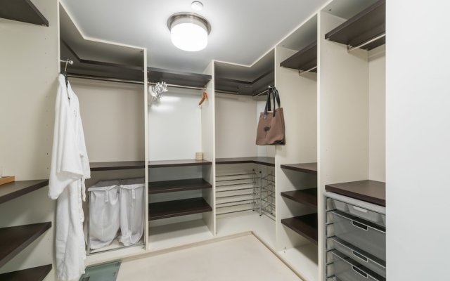 Setai Residence 3 bedroom by LRMB