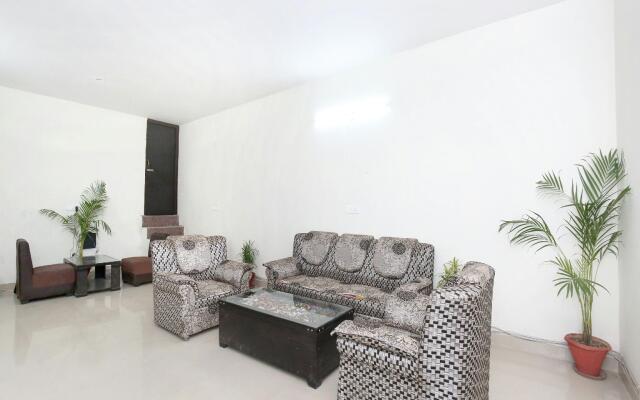 OYO 11369 Hotel Noor Plaza