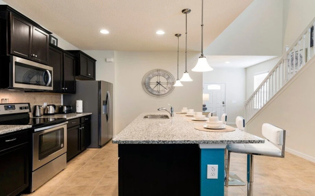 Special Offer Spacious Home With Pool!