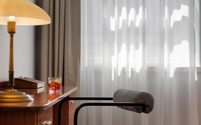 Stradom House, Autograph Collection