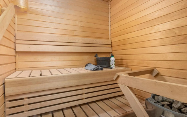 Modern apartment with sauna and free parking