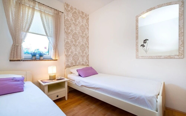 San - Comfortable and Great Location - A1