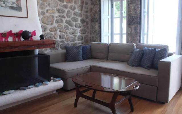 Alkioni stone house