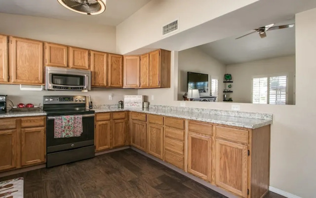 Scottsdale Kierland 3 Bdrm With Sparkling Pool!