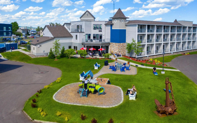 Park Point Marina Inn