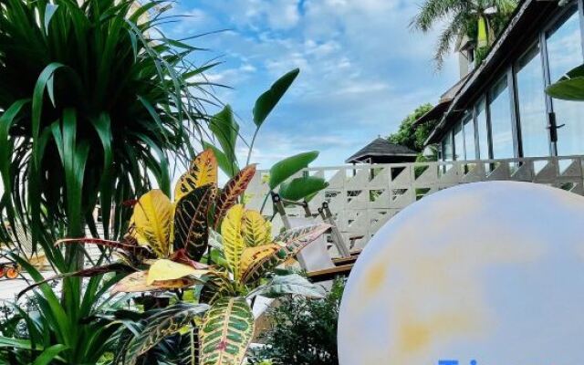 Xinyaqi Sea View Villa