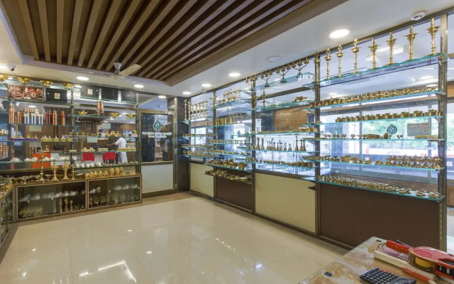 Capital O 47729 Hotel Saravana Bhavan