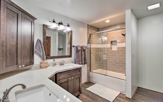 Chic Pinetop Retreat w/ Separate Apartment!