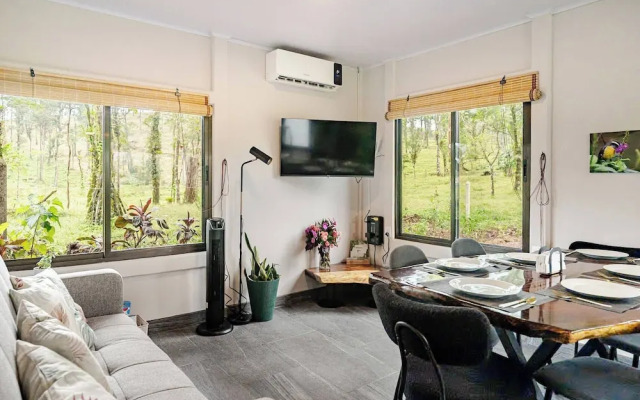 Pura Vidaville - Hiker's Hideaway