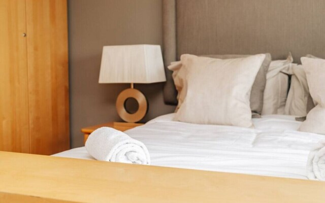 The Herringbone - 3 Bed With Parking Pet Friendly