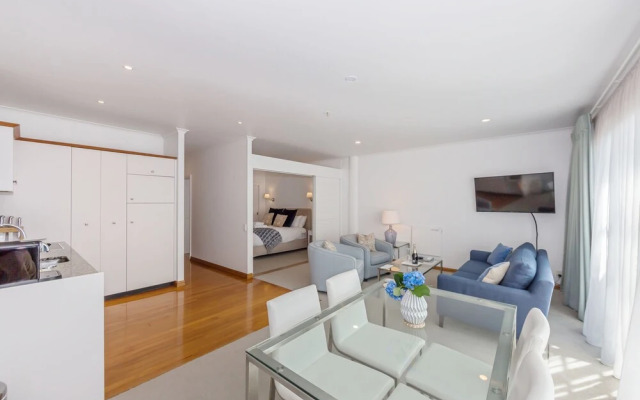 Elegant 2BR Princes Wharf Apartment