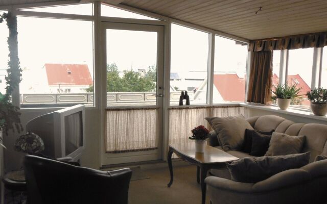 Three Sisters Studio Apartments