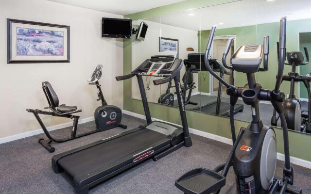 Baymont Inn & Suites Peoria