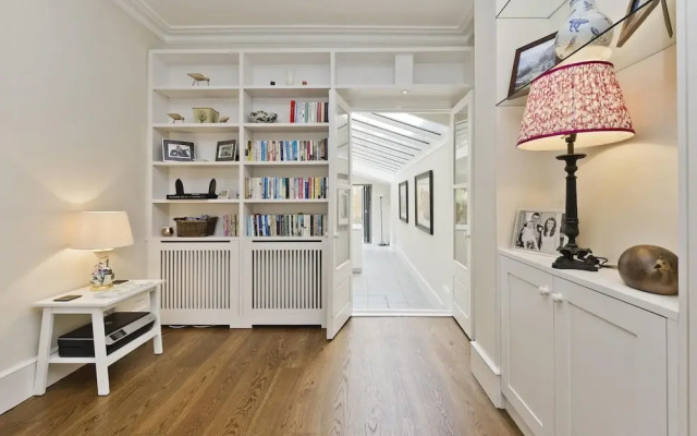 Stunning Recently Renovated 3 Bedroom Home Fuham - Munster Village